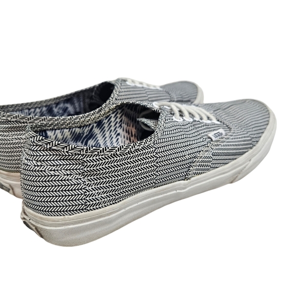 Vans Black & White Mixed Geo Authentic Slim Low Top Sneaker Size 9 Women 7.5 Men - Picture 7 of 16